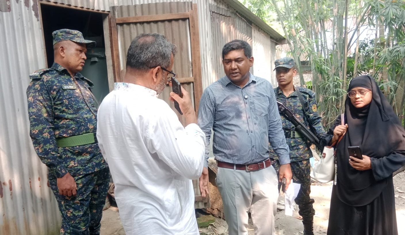 মানিকগঞ্জে এলপিজি গ্যাসের অবৈধ মজুদ ও বেশি দামে বিক্রি করায় জরিমানা